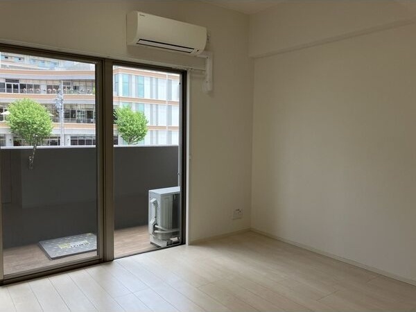 拡大写真:ナヴィリオパラッツオ(Naviglio Palazzo 2階203の居間