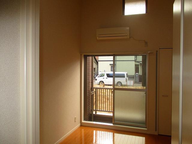 拡大写真:グッドウッド荒江 2階202の居間