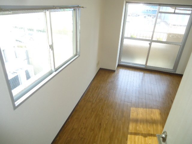 拡大写真:リバティハイツ白鳥 4階406の居間