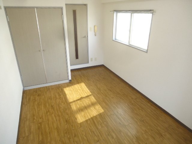 拡大写真:リバティハイツ白鳥 4階406の居間