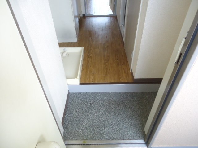 拡大写真:リバティハイツ白鳥 4階406の玄関
