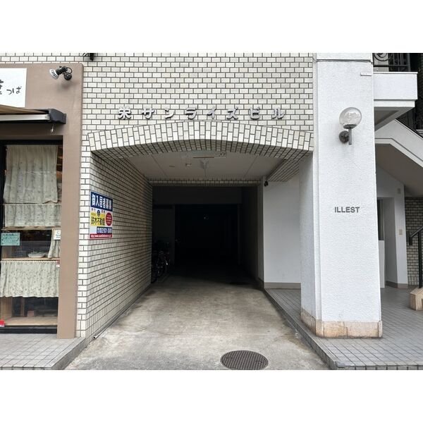 拡大写真:栄サンライズ 4階401のエントランス