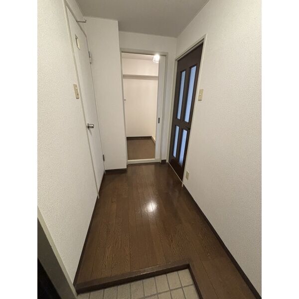 拡大写真:ブラザービル八幡 4階401の玄関