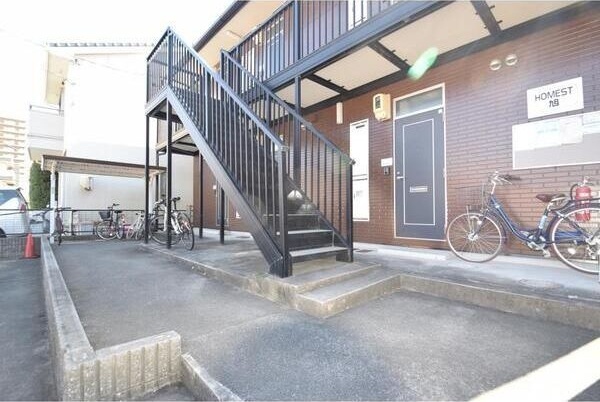拡大写真:HOMEST旭 2階202のエントランス