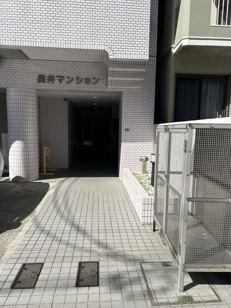 拡大写真:長井マンション 4階403のエントランス