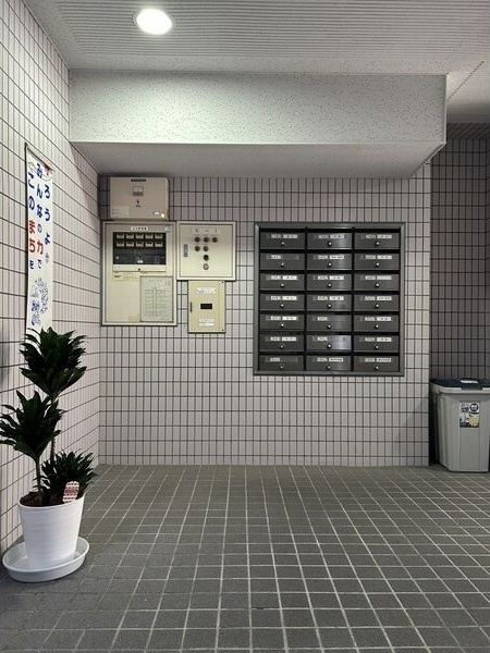 拡大写真:長井マンション 6階603のロビー