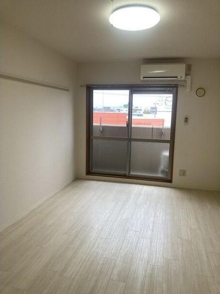 拡大写真:カーサ・ルピナス 4階402の居間
