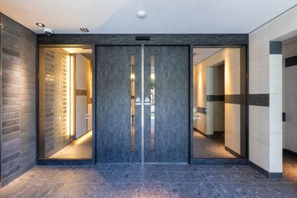 拡大写真：S-RESIDENCE堀田beaute(ボーテ) 5階501のエントランス