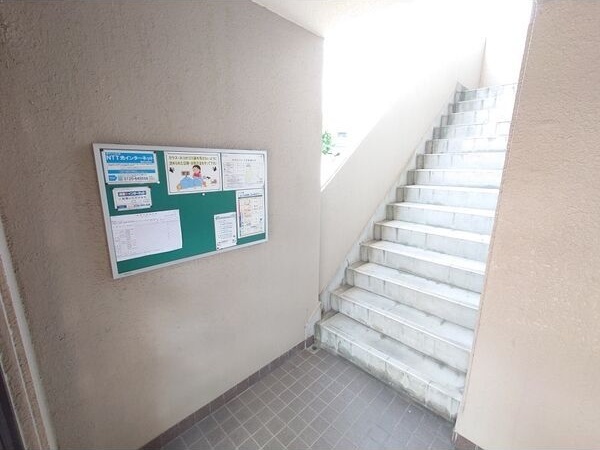 拡大写真:メゾン白鳥 2階201のエントランス