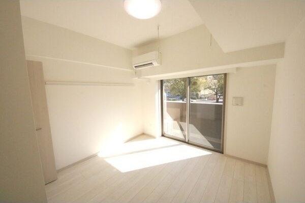 拡大写真:CAVANA新栄 6階602の居間