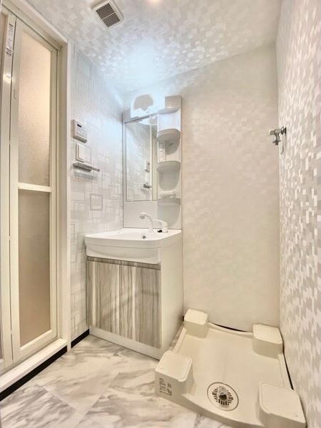 拡大写真:S-RESIDENCE熱田 4階401の独立洗面台