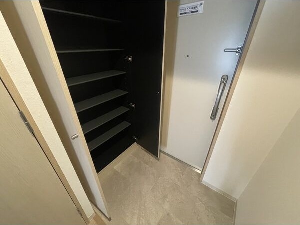 拡大写真:PURE RESIDENCE 名駅南 4階403の玄関