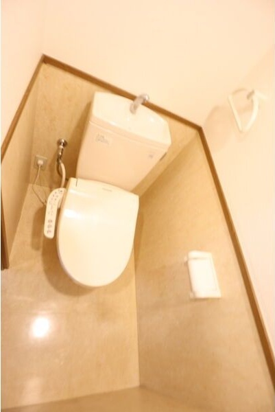 拡大写真:ST PLAZA EAST 4階403のトイレ