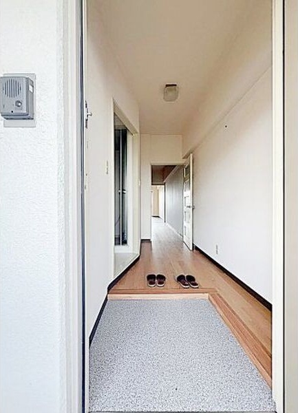 拡大写真:アーバンドエル杁中 7階706の玄関