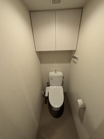 拡大写真：プレサンス名駅南ブリエ 13階1302のトイレ