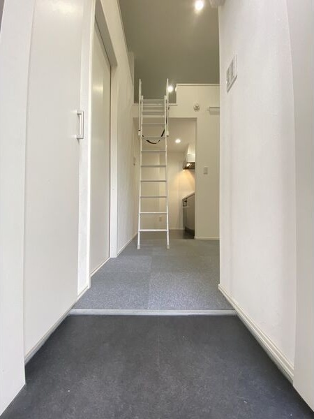 拡大写真:パレッタ小本WEST 1階102のロビー