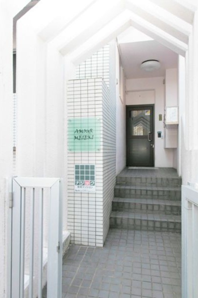 拡大写真:AMOUR名駅 1階101のエントランス