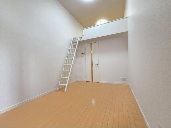 拡大写真:Loft4千種 2階105の居間