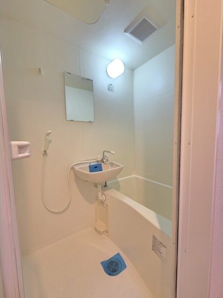 拡大写真:Loft4千種 2階105の洗面所