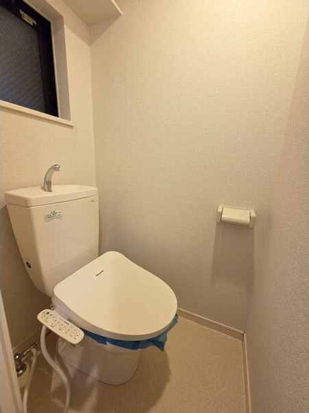 拡大写真:Loft4千種 2階105のトイレ