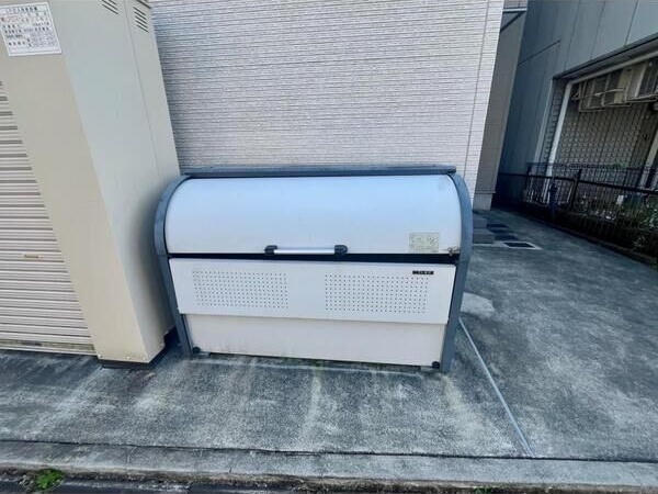 拡大写真:イーリス弥富通 1階102の専用ごみ置場