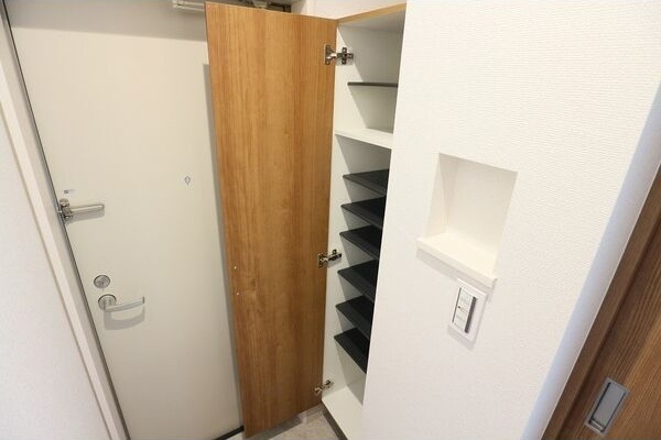 拡大写真:Regalest Belle(ベル) 1階103の玄関