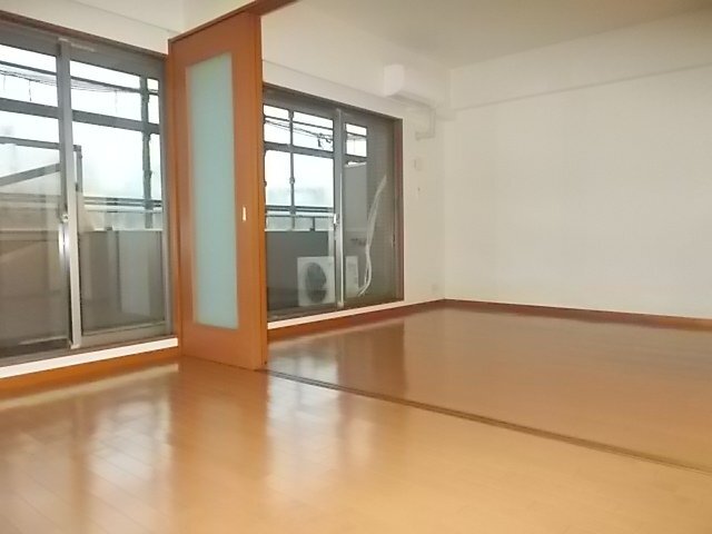 拡大写真:グラン・アベニュー名駅 4階403の居間