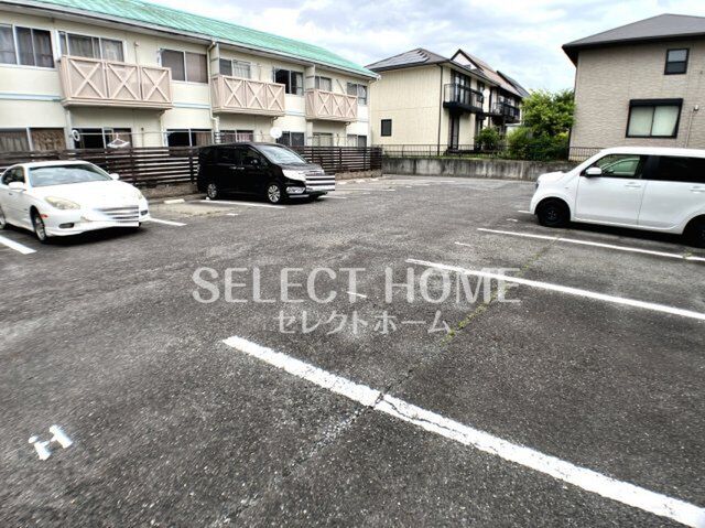 拡大写真:エバーグリーンA 2階202の駐車場があるので、車を買う予定の方も安心です