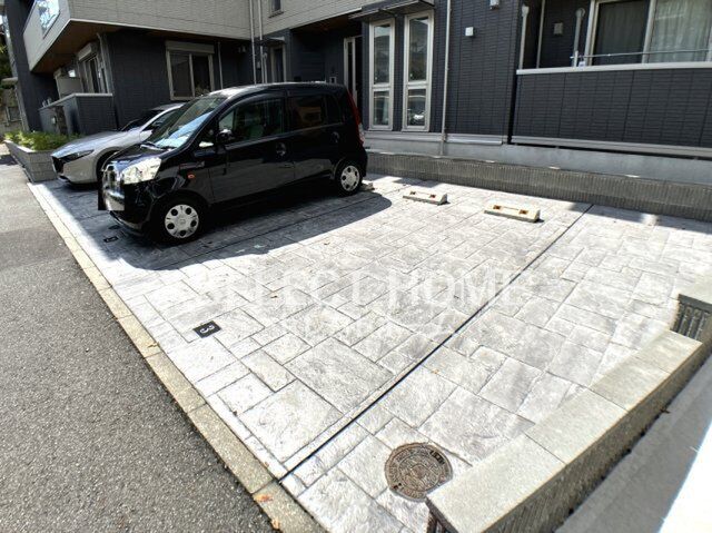 拡大写真:グリーヴィラ柱曙 2階205の駐車場です