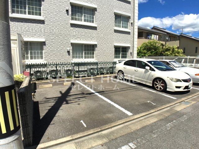 拡大写真:キュービックカーサ岡崎駅 3階301の駐車場完備です
