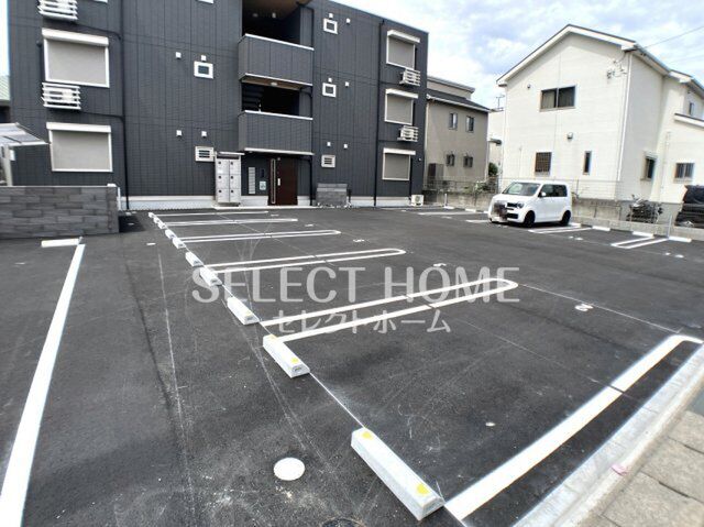 拡大写真:D-avance六名新町 1階101の駐車スペースもあります