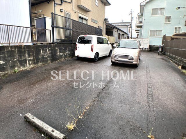 拡大写真:ルミネスくご 1階103の駐車場があります