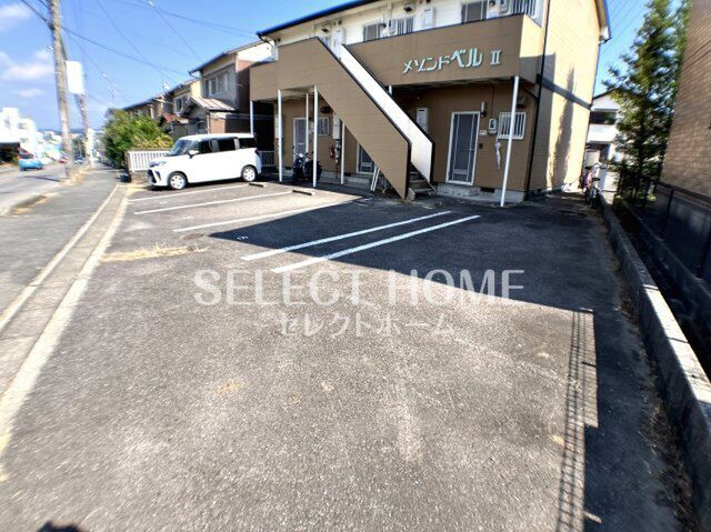 拡大写真:メゾンドベルⅡ 1階101の駐車場です