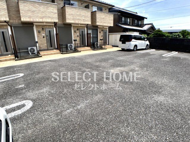 拡大写真:アヴェニール 1階103の駐車場完備です