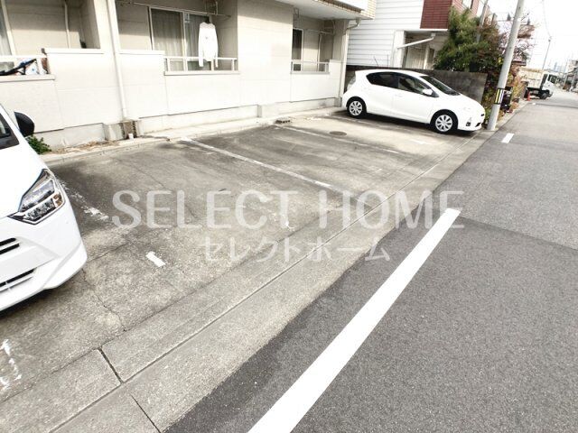 拡大写真:岡崎市明大寺町字天白前 1階101の駐車場完備です