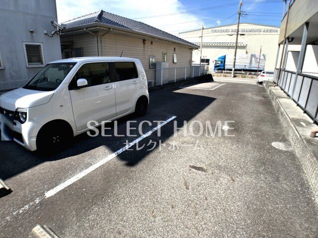 拡大写真:ルミエール 1階102の駐車スペースもあります