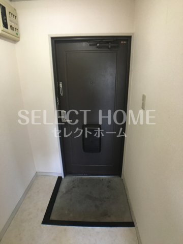 拡大写真：コメルスⅢ 4階402の収納もある玄関です
