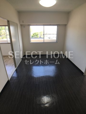 拡大写真：コメルスⅢ 4階402の使いやすい居間です