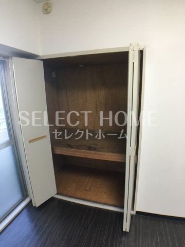 拡大写真：コメルスⅢ 4階402の収納があります