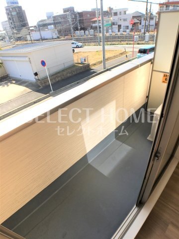 拡大写真：リシェス岡崎駅前 2階205のバルコニーからの眺めを楽しみながら食事をしませんか