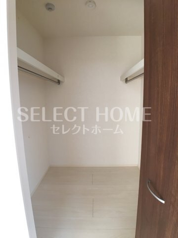 拡大写真：グランフォーレ牧御堂ｐａｒｔ２ 2階203の収納スペース豊富です