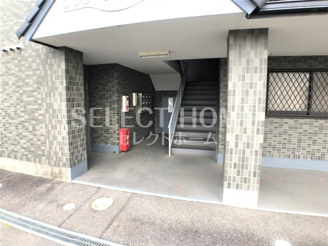拡大写真:グランドコーポ甲子園 3階301のゆとりのあるエントランスです