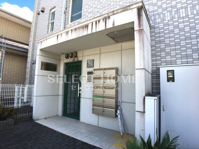 拡大写真:キュービックカーサ岡崎駅 3階301の清潔なエントランスです