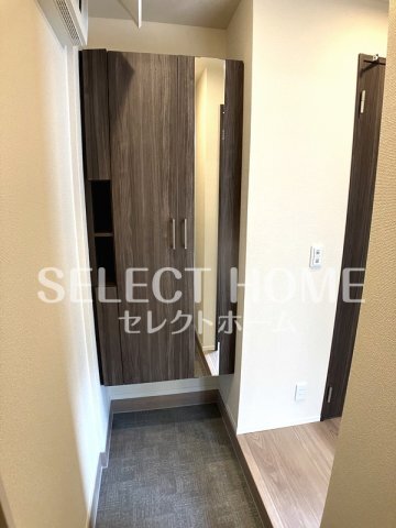 拡大写真:岡崎市久後崎町字堤下 1階101のゆったりとした玄関です 同型タイプ