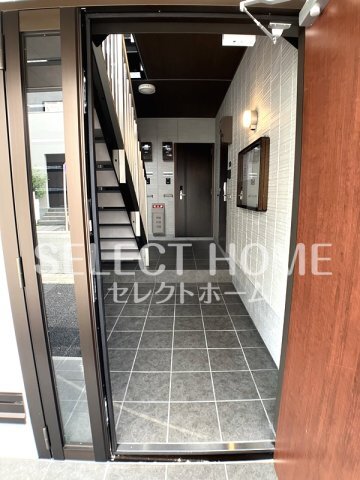 拡大写真:岡崎市久後崎町字堤下 1階101のゆとりのあるエントランスです