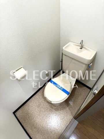 拡大写真:恵一番館 2階Lのゆったりとした空間のトイレです