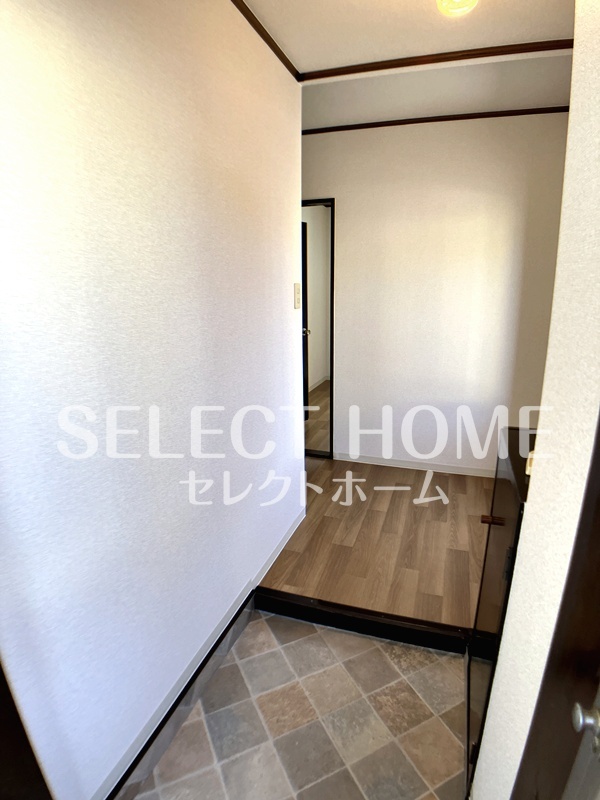 拡大写真:ガーデンハイツA 1階101の明るい玄関です