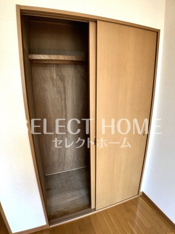 拡大写真:Riverside Happy one 1階1の収納スペース豊富です