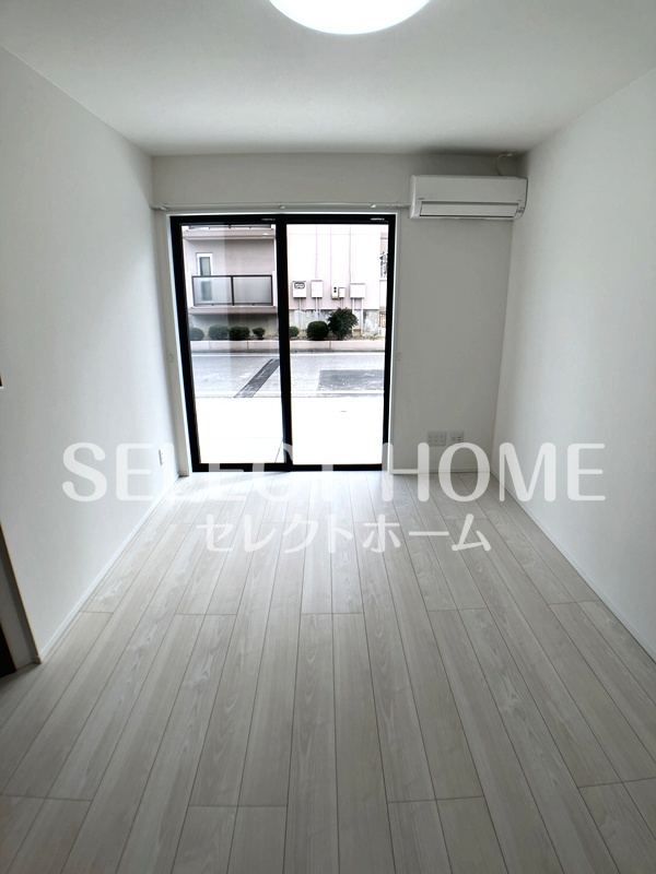 拡大写真:戸建Nishiki6 1階101のおしゃれなリビングです