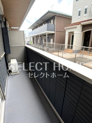 拡大写真:D-avance六名新町 1階101の開放的で明るい空間を演出してくれるバルコニーです